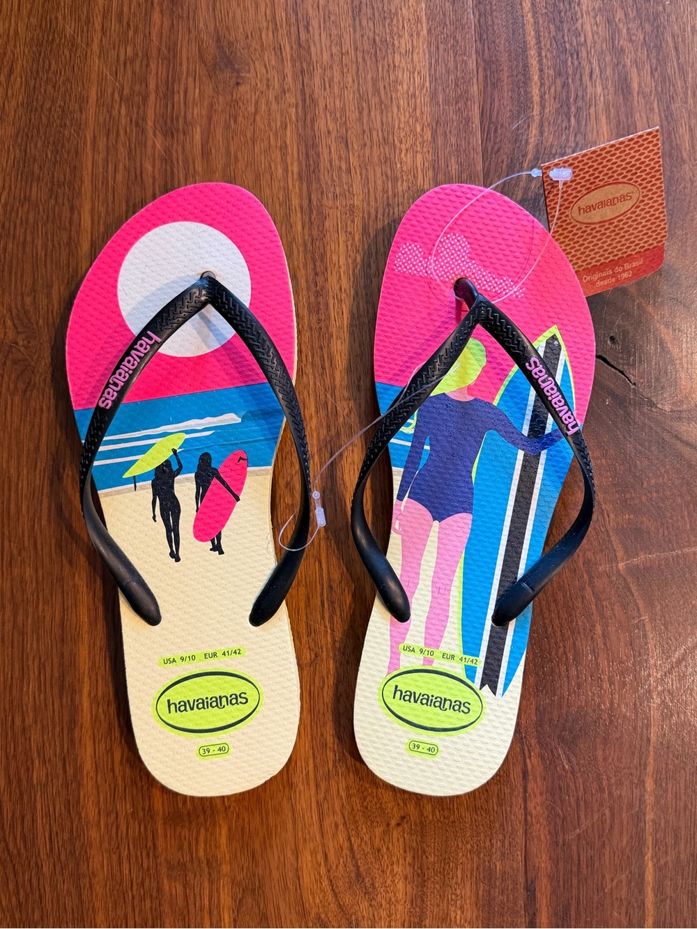 NWT Women’s Havaianas Pink Surf Graphic Flip Flop Sandals with Black Straps 9/10